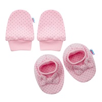 Kojenecký bavlněný set-capáčky a rukavičky New Baby Lovely puntíky
