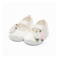 Kojenecké saténové capáčky New Baby Ivory Flowers 0-3 m